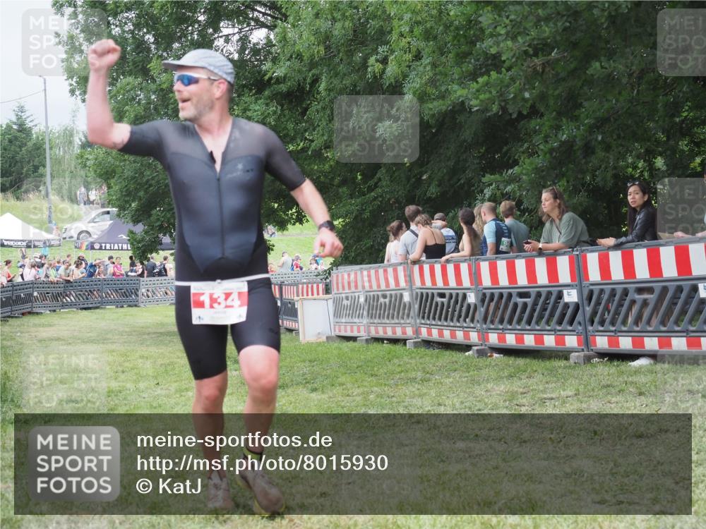 21.06.2025 - 27. Vierlanden-Triathlon KatJ http://msf.ph/oto/8015930 15.06.2025 13:13:50 Ziel 134 meine-sportfotos.de