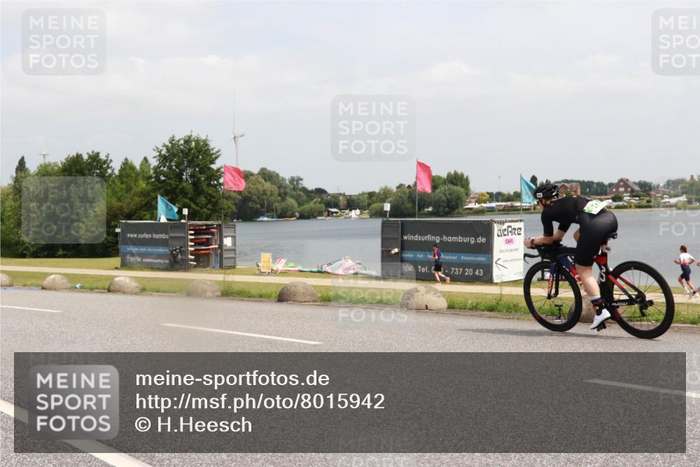 21.06.2025 - 27. Vierlanden-Triathlon H.Heesch http://msf.ph/oto/8015942 15.06.2025 12:04:23 Radfahren 19, 792, 804, 880, 901, 954 meine-sportfotos.de