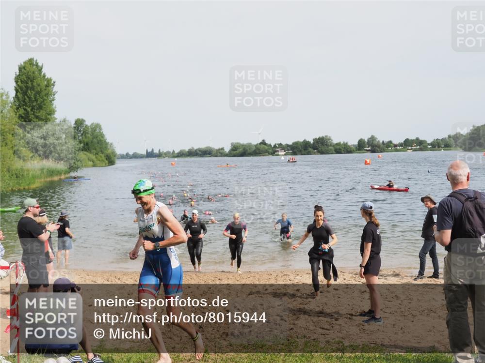 21.06.2025 - 27. Vierlanden-Triathlon MichiJ http://msf.ph/oto/8015944 15.06.2026 10:16:54 Schwimmen 471, 484, 501, 516, 551, 566, 595, 604, 610, 633 meine-sportfotos.de