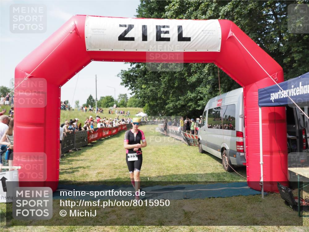 21.06.2025 - 27. Vierlanden-Triathlon MichiJ http://msf.ph/oto/8015950 15.06.2026 11:32:27 Ziel 523 meine-sportfotos.de