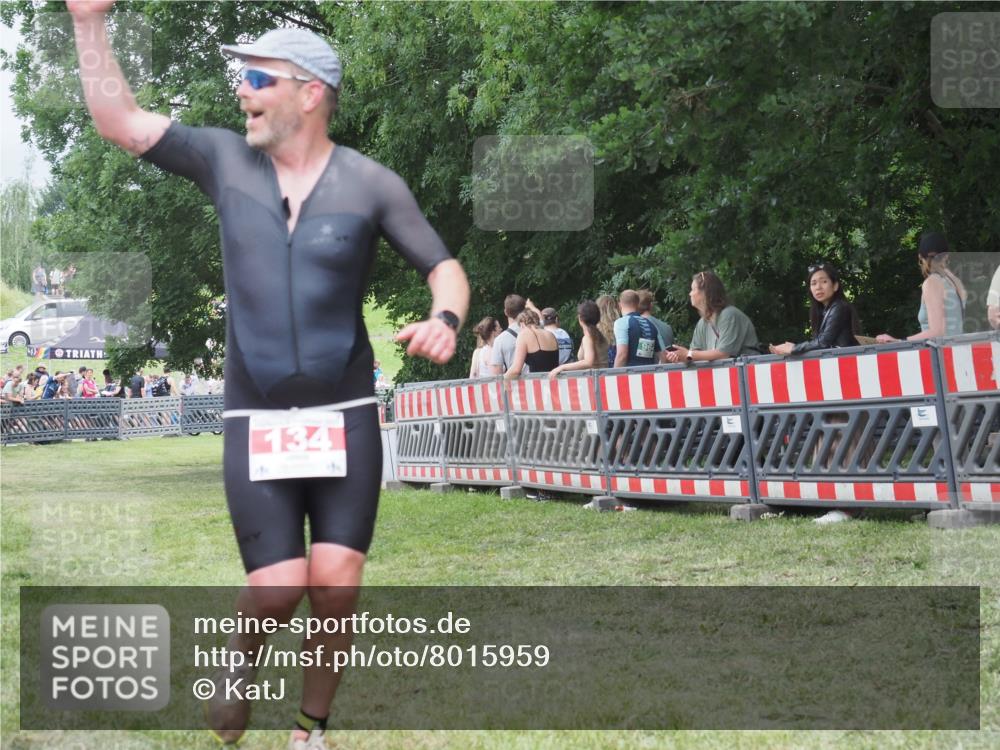 21.06.2025 - 27. Vierlanden-Triathlon KatJ http://msf.ph/oto/8015959 15.06.2025 13:13:50 Ziel 134 meine-sportfotos.de