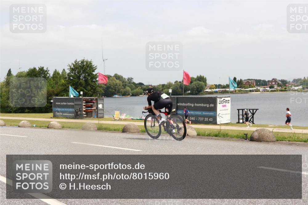 21.06.2025 - 27. Vierlanden-Triathlon H.Heesch http://msf.ph/oto/8015960 15.06.2025 12:04:23 Radfahren 19, 792, 804, 880, 901, 954 meine-sportfotos.de