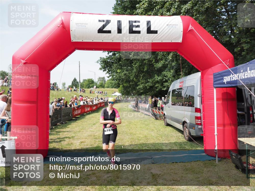 21.06.2025 - 27. Vierlanden-Triathlon MichiJ http://msf.ph/oto/8015970 15.06.2026 11:32:27 Ziel 523 meine-sportfotos.de