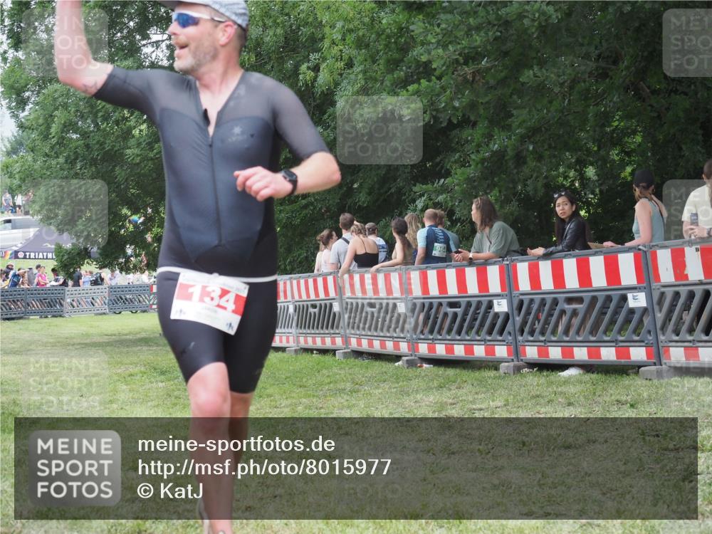 21.06.2025 - 27. Vierlanden-Triathlon KatJ http://msf.ph/oto/8015977 15.06.2025 13:13:50 Ziel 134 meine-sportfotos.de