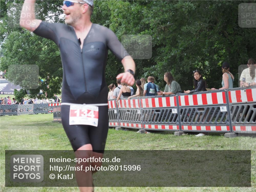 21.06.2025 - 27. Vierlanden-Triathlon KatJ http://msf.ph/oto/8015996 15.06.2025 13:13:50 Ziel 134 meine-sportfotos.de
