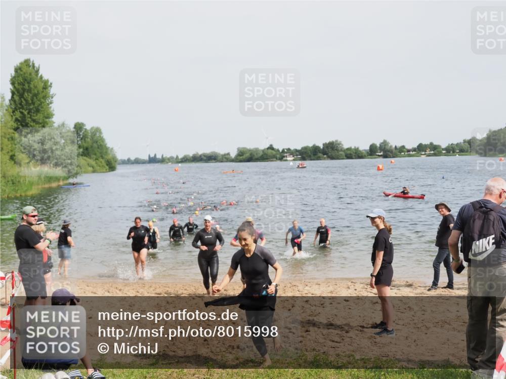 21.06.2025 - 27. Vierlanden-Triathlon MichiJ http://msf.ph/oto/8015998 15.06.2026 10:16:55 Schwimmen 471, 484, 501, 551, 566, 595, 604, 610, 633 meine-sportfotos.de