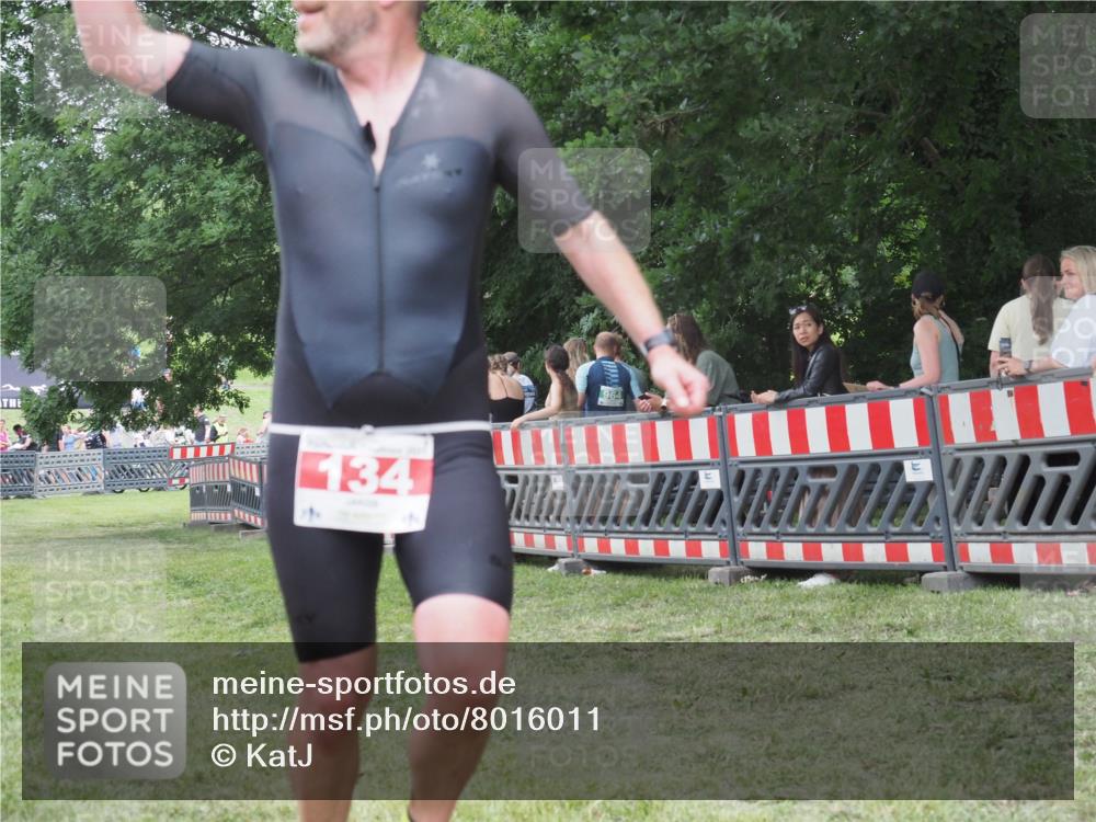 21.06.2025 - 27. Vierlanden-Triathlon KatJ http://msf.ph/oto/8016011 15.06.2025 13:13:50 Ziel 134 meine-sportfotos.de