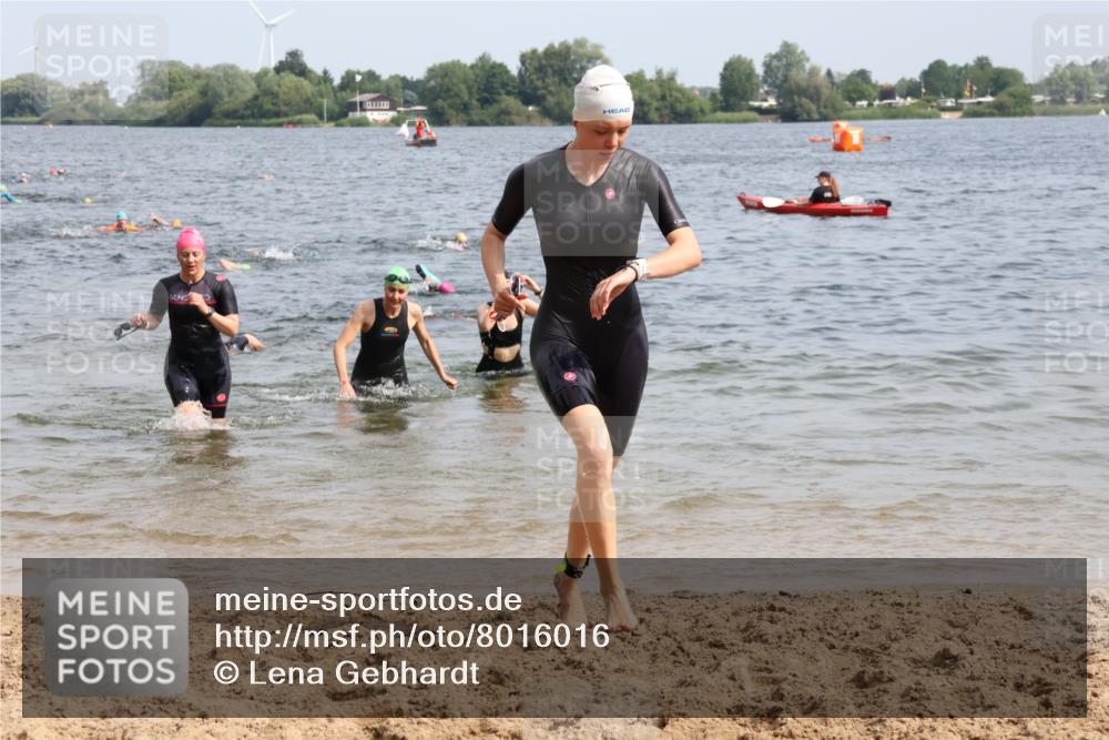 15.06.2025 - 27. Vierlanden-Triathlon Lena Gebhardt http://msf.ph/oto/8016016 15.06.2025 10:15:14 Schwimmen 480, 507, 542, 555, 579, 587, 597, 613, 631, 635 meine-sportfotos.de