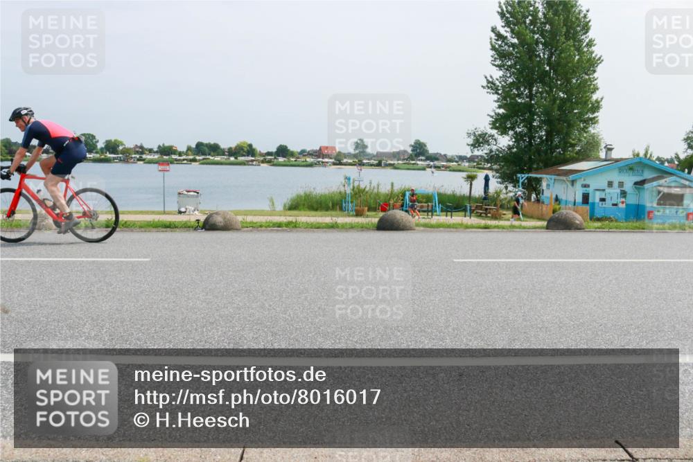 21.06.2025 - 27. Vierlanden-Triathlon H.Heesch http://msf.ph/oto/8016017 15.06.2025 11:55:42 Radfahren 739, 845 meine-sportfotos.de