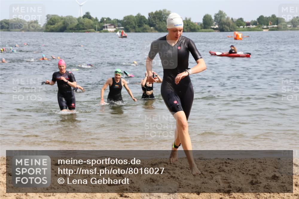 15.06.2025 - 27. Vierlanden-Triathlon Lena Gebhardt http://msf.ph/oto/8016027 15.06.2025 10:15:15 Schwimmen 480, 507, 542, 555, 579, 587, 597, 613, 631, 635 meine-sportfotos.de