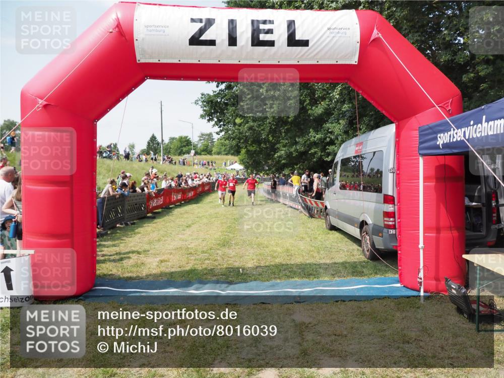 21.06.2025 - 27. Vierlanden-Triathlon MichiJ http://msf.ph/oto/8016039 15.06.2026 11:32:38 Ziel 614 meine-sportfotos.de