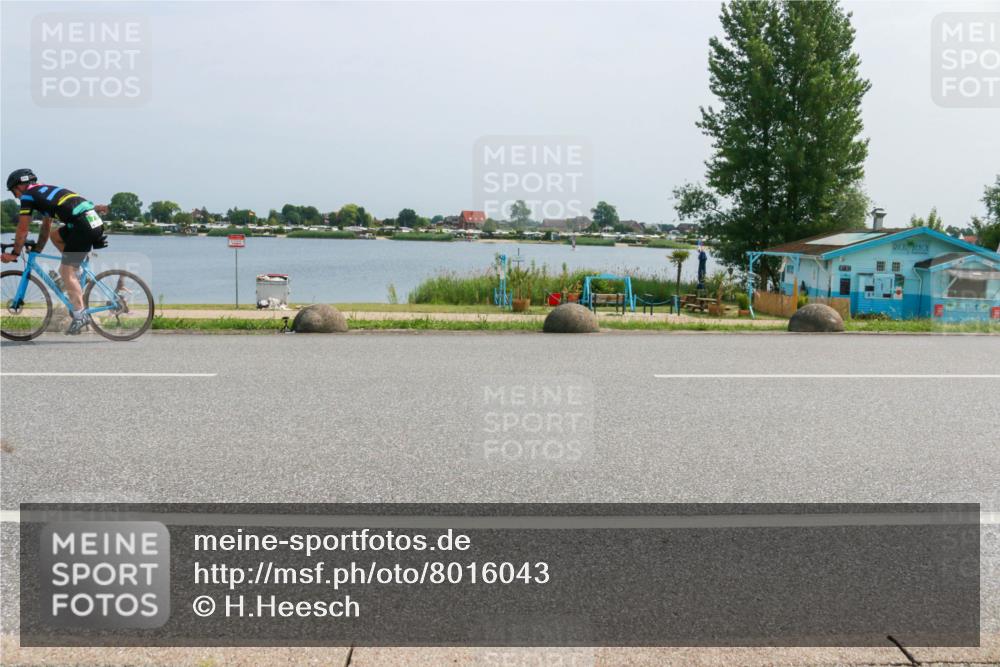 21.06.2025 - 27. Vierlanden-Triathlon H.Heesch http://msf.ph/oto/8016043 15.06.2025 11:55:52 Radfahren 699, 779 meine-sportfotos.de