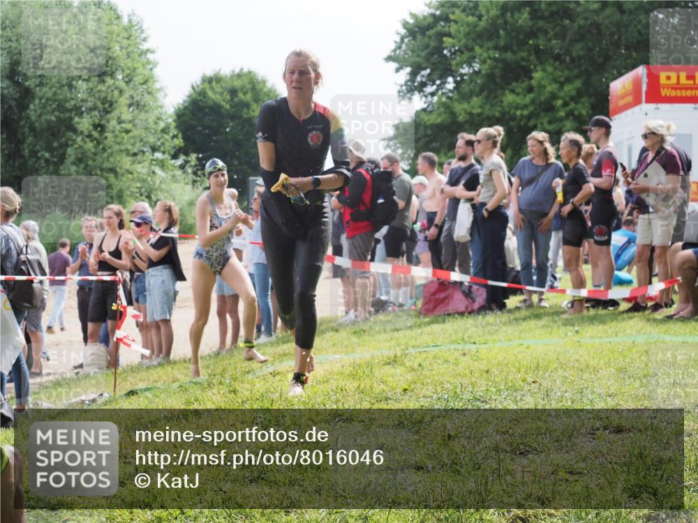 15.06.2025 - 27. Vierlanden-Triathlon KatJ http://msf.ph/oto/8016046 15.06.2025 10:15:51 Schwimmen 483, 505, 509, 564, 577, 590, 630 meine-sportfotos.de