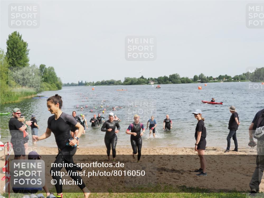21.06.2025 - 27. Vierlanden-Triathlon MichiJ http://msf.ph/oto/8016050 15.06.2026 10:16:56 Schwimmen 471, 484, 501, 551, 566, 595, 610, 633 meine-sportfotos.de