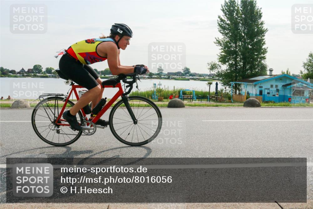 15.06.2025 - 27. Vierlanden-Triathlon H.Heesch http://msf.ph/oto/8016056 15.06.2025 09:12:03 Radfahren 46, 49, 85, 186, 210, 220 meine-sportfotos.de