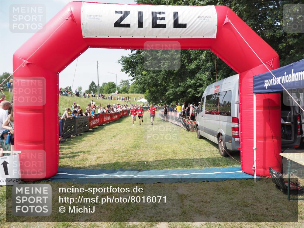 21.06.2025 - 27. Vierlanden-Triathlon MichiJ http://msf.ph/oto/8016071 15.06.2026 11:32:38 Ziel 614 meine-sportfotos.de