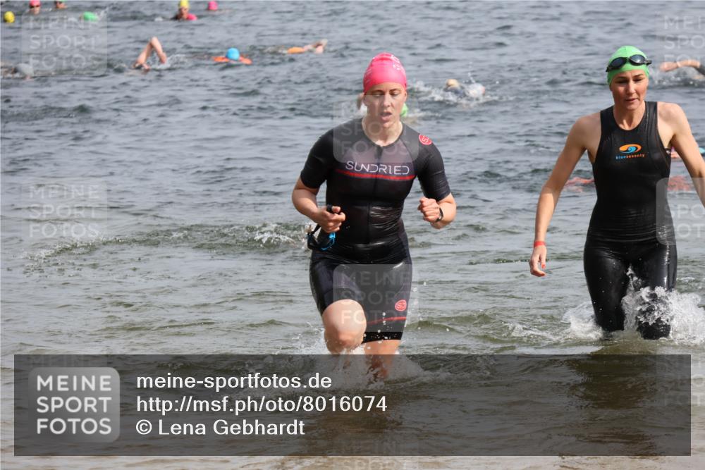 15.06.2025 - 27. Vierlanden-Triathlon Lena Gebhardt http://msf.ph/oto/8016074 15.06.2025 10:15:16 Schwimmen 480, 507, 542, 555, 579, 587, 597, 613, 631, 635 meine-sportfotos.de