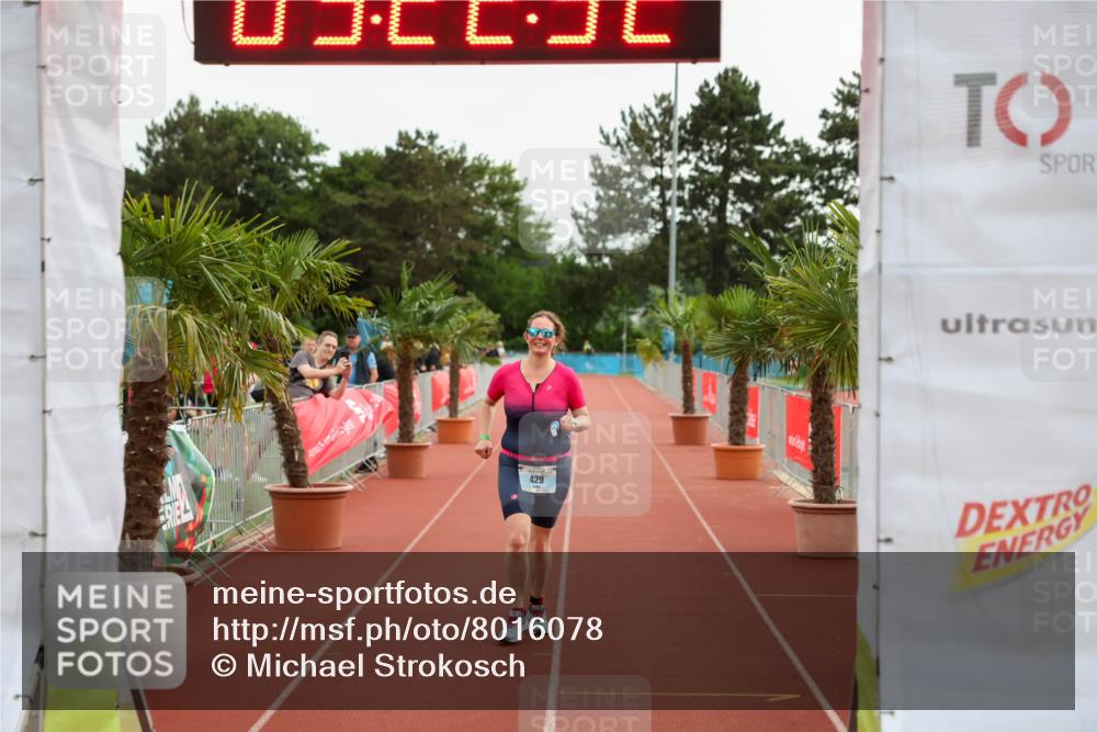 15.06.2025 - 7 Türme Triathlon Michael Strokosch http://msf.ph/oto/8016078 15.06.2025 15:22:52 Ziel 429 meine-sportfotos.de
