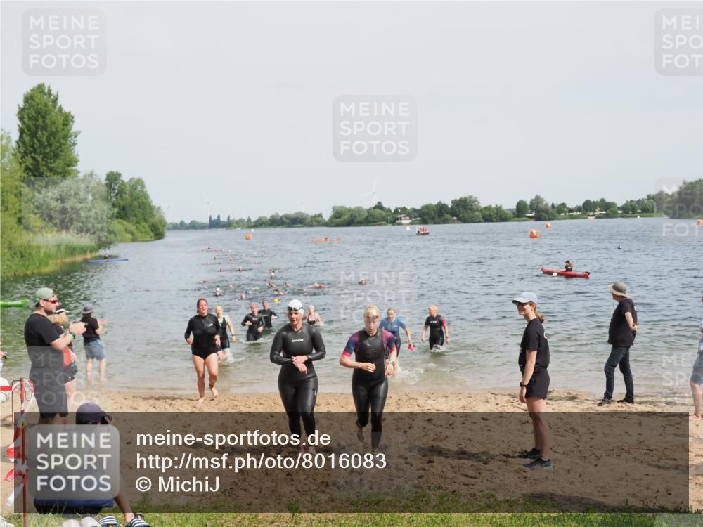 21.06.2025 - 27. Vierlanden-Triathlon MichiJ http://msf.ph/oto/8016083 15.06.2026 10:16:56 Schwimmen 471, 484, 501, 551, 566, 595, 610, 633 meine-sportfotos.de