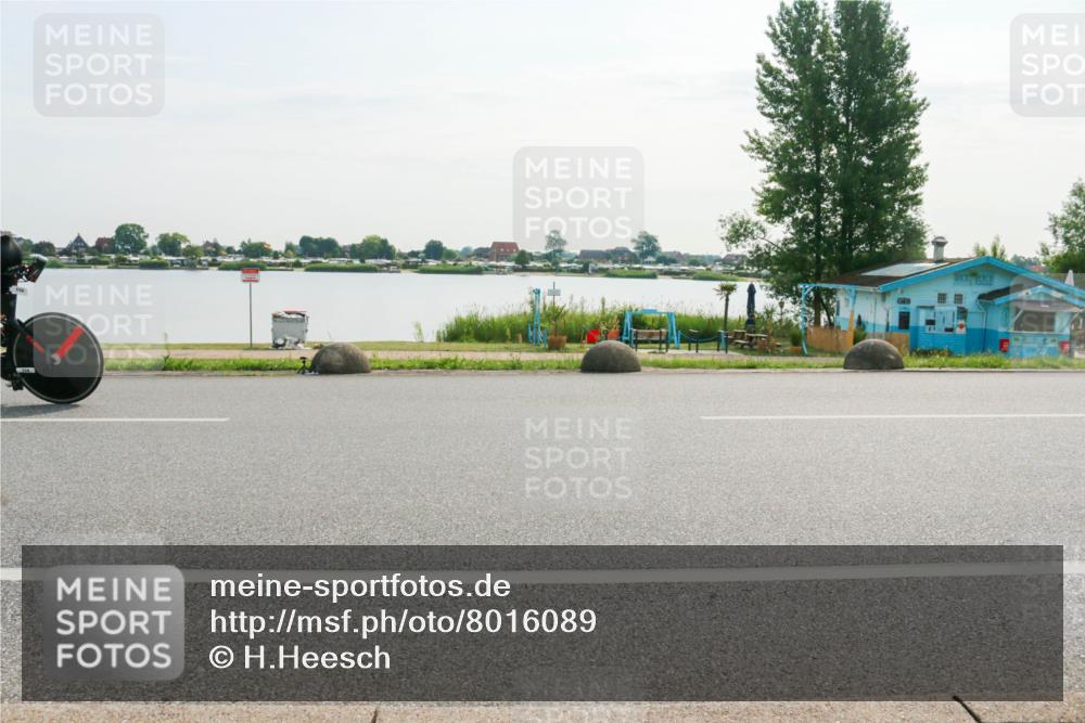 15.06.2025 - 27. Vierlanden-Triathlon H.Heesch http://msf.ph/oto/8016089 15.06.2025 09:12:22 Radfahren 27, 124, 219 meine-sportfotos.de