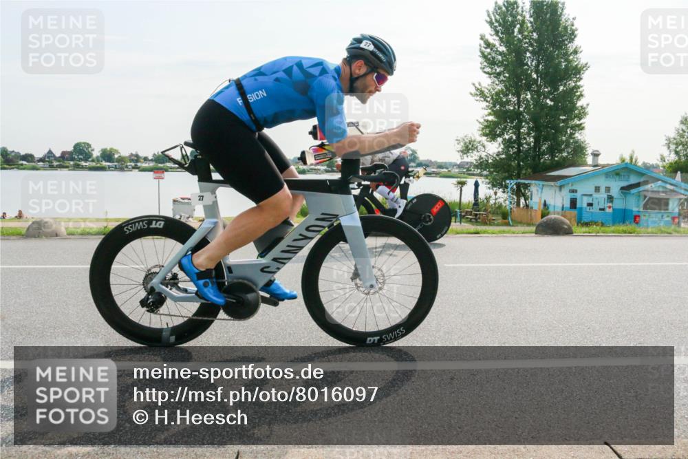 15.06.2025 - 27. Vierlanden-Triathlon H.Heesch http://msf.ph/oto/8016097 15.06.2025 09:12:26 Radfahren 27, 41, 69, 124 meine-sportfotos.de