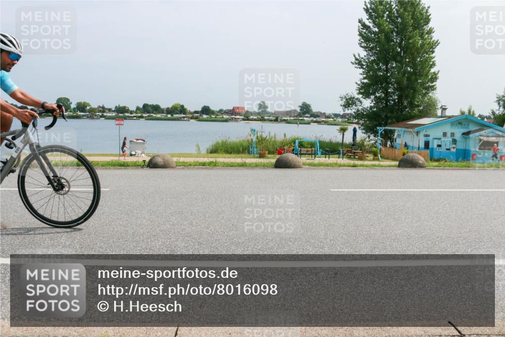 21.06.2025 - 27. Vierlanden-Triathlon H.Heesch http://msf.ph/oto/8016098 15.06.2025 11:55:55 Radfahren 699, 779, 786, 828 meine-sportfotos.de