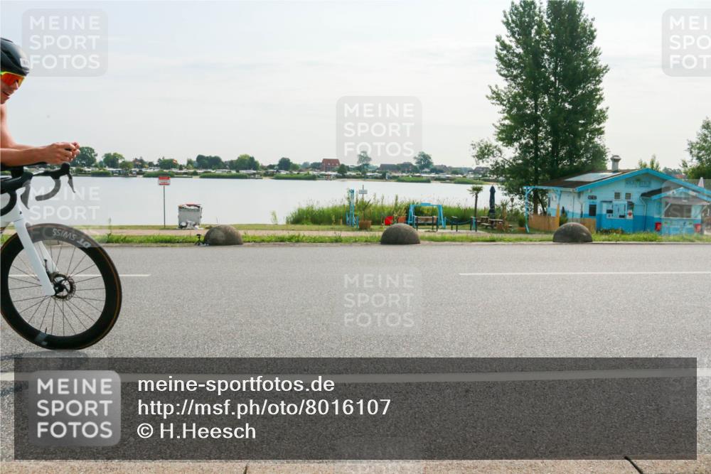 15.06.2025 - 27. Vierlanden-Triathlon H.Heesch http://msf.ph/oto/8016107 15.06.2025 09:12:28 Radfahren 27, 41, 69, 124 meine-sportfotos.de