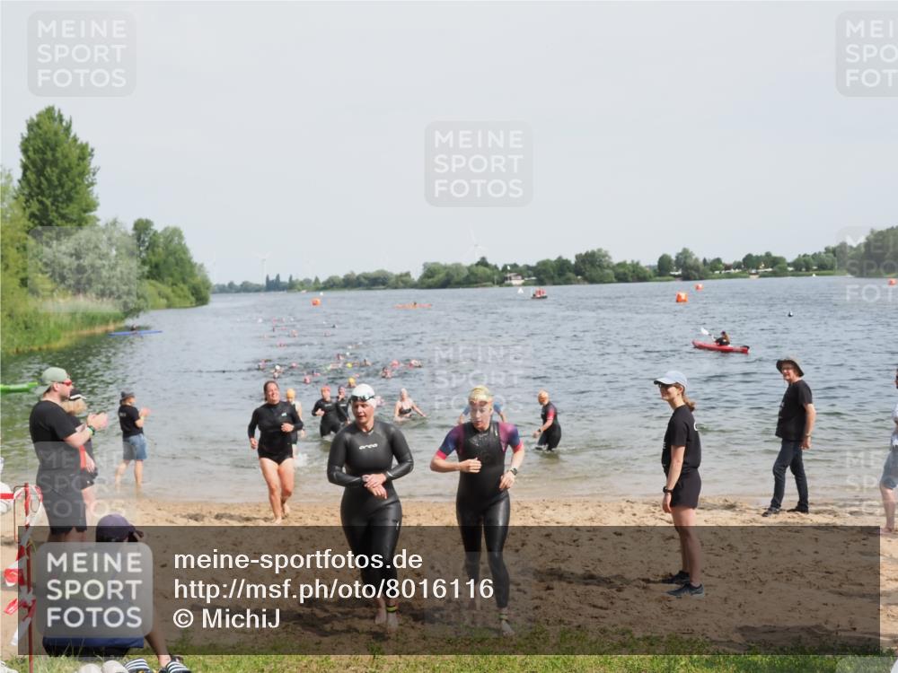 21.06.2025 - 27. Vierlanden-Triathlon MichiJ http://msf.ph/oto/8016116 15.06.2026 10:16:57 Schwimmen 471, 484, 501, 551, 566, 567, 595, 610 meine-sportfotos.de