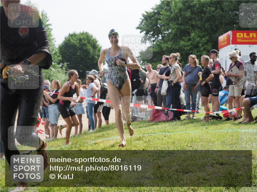 15.06.2025 - 27. Vierlanden-Triathlon KatJ http://msf.ph/oto/8016119 15.06.2025 10:15:52 Schwimmen 483, 505, 509, 564, 577, 590, 630 meine-sportfotos.de