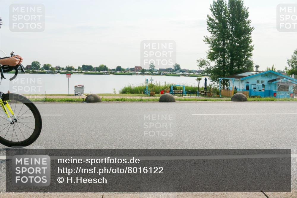 15.06.2025 - 27. Vierlanden-Triathlon H.Heesch http://msf.ph/oto/8016122 15.06.2025 09:12:39 Radfahren 151, 159, 168 meine-sportfotos.de