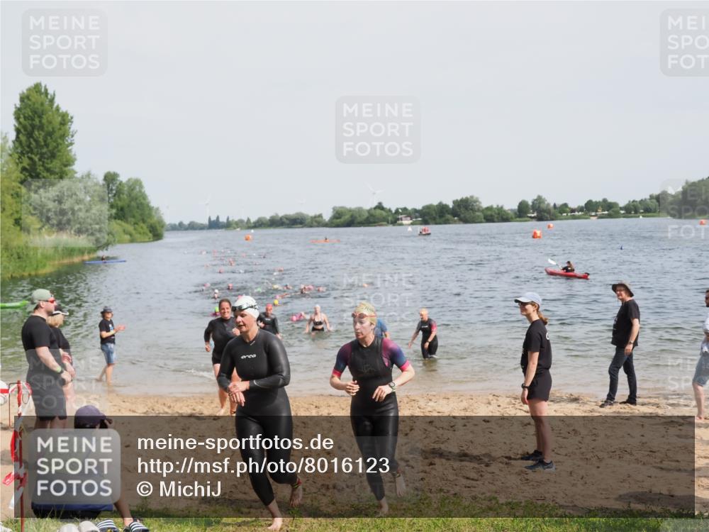21.06.2025 - 27. Vierlanden-Triathlon MichiJ http://msf.ph/oto/8016123 15.06.2026 10:16:58 Schwimmen 471, 484, 551, 566, 567, 595, 610 meine-sportfotos.de