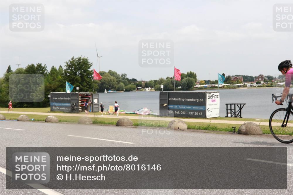 21.06.2025 - 27. Vierlanden-Triathlon H.Heesch http://msf.ph/oto/8016146 15.06.2025 12:04:29 Radfahren 725, 792, 901, 904, 954 meine-sportfotos.de