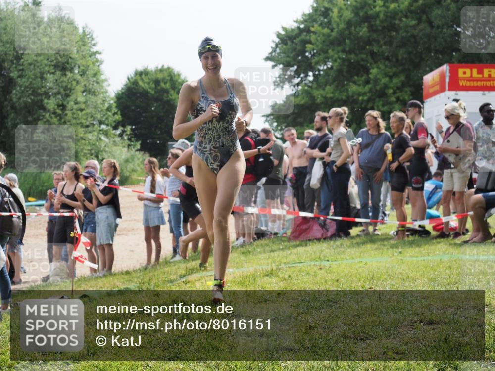 15.06.2025 - 27. Vierlanden-Triathlon KatJ http://msf.ph/oto/8016151 15.06.2025 10:15:52 Schwimmen 483, 505, 509, 564, 577, 590, 630 meine-sportfotos.de