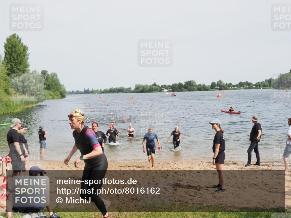 21.06.2025 - 27. Vierlanden-Triathlon MichiJ http://msf.ph/oto/8016162 15.06.2026 10:16:59 Schwimmen 471, 484, 551, 566, 567, 595, 602, 610 meine-sportfotos.de