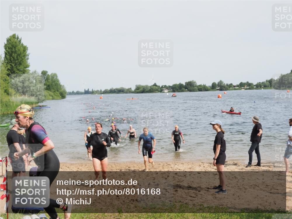 21.06.2025 - 27. Vierlanden-Triathlon MichiJ http://msf.ph/oto/8016168 15.06.2026 10:16:59 Schwimmen 471, 484, 551, 566, 567, 595, 602, 610 meine-sportfotos.de