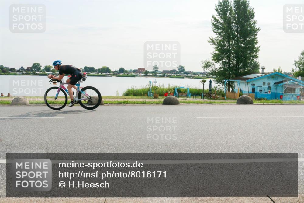 15.06.2025 - 27. Vierlanden-Triathlon H.Heesch http://msf.ph/oto/8016171 15.06.2025 09:12:47 Radfahren 86, 181, 214 meine-sportfotos.de