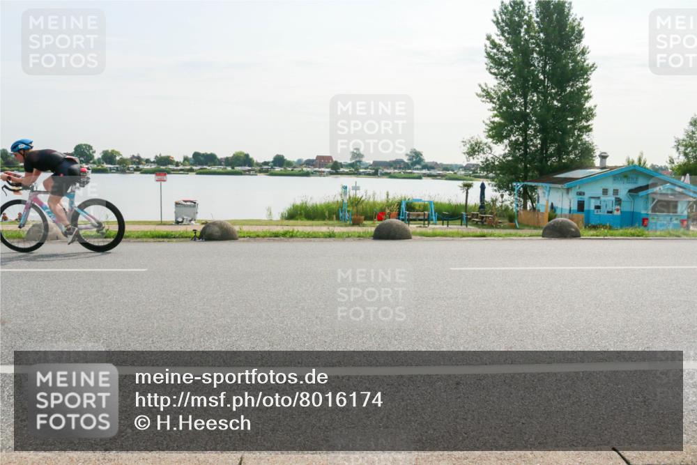 15.06.2025 - 27. Vierlanden-Triathlon H.Heesch http://msf.ph/oto/8016174 15.06.2025 09:12:47 Radfahren 86, 181, 214 meine-sportfotos.de