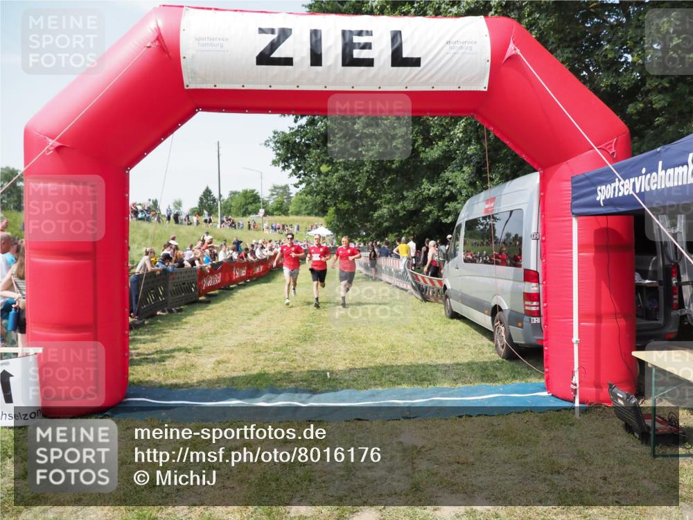 21.06.2025 - 27. Vierlanden-Triathlon MichiJ http://msf.ph/oto/8016176 15.06.2026 11:32:39 Ziel 487, 614 meine-sportfotos.de