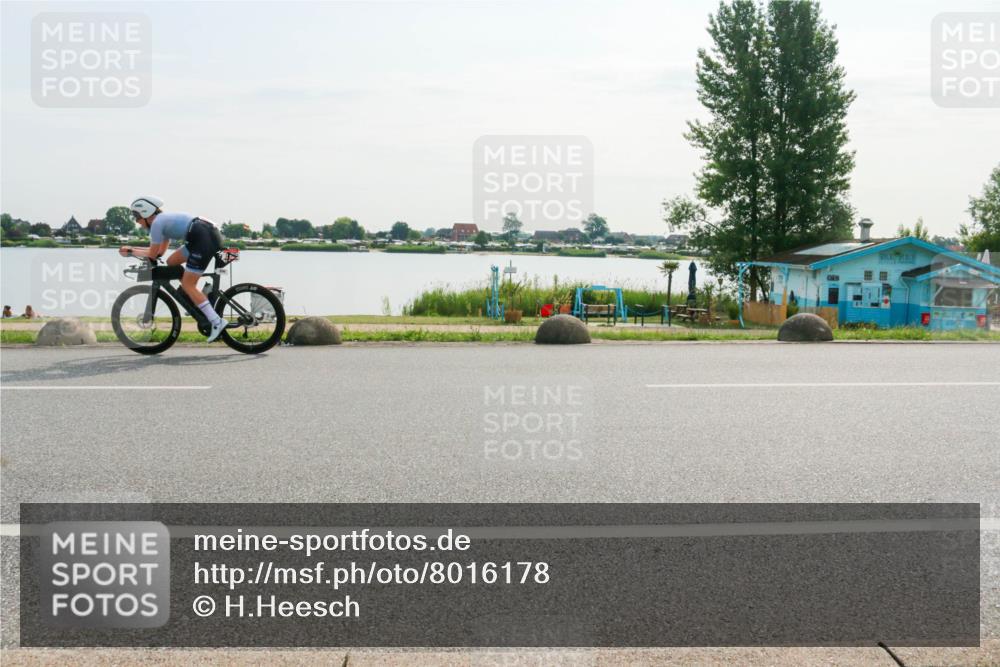 15.06.2025 - 27. Vierlanden-Triathlon H.Heesch http://msf.ph/oto/8016178 15.06.2025 09:12:54 Radfahren 64, 200, 214 meine-sportfotos.de