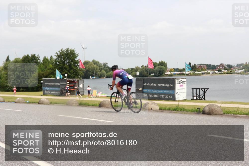 21.06.2025 - 27. Vierlanden-Triathlon H.Heesch http://msf.ph/oto/8016180 15.06.2025 12:04:29 Radfahren 725, 792, 901, 904, 954 meine-sportfotos.de