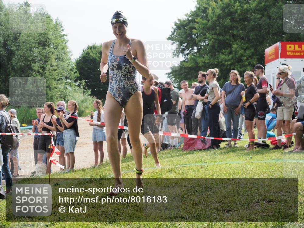 15.06.2025 - 27. Vierlanden-Triathlon KatJ http://msf.ph/oto/8016183 15.06.2025 10:15:53 Schwimmen 483, 505, 509, 564, 577, 590, 630 meine-sportfotos.de