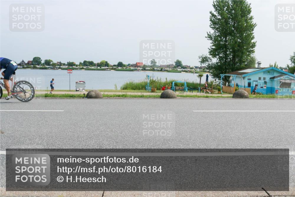 21.06.2025 - 27. Vierlanden-Triathlon H.Heesch http://msf.ph/oto/8016184 15.06.2025 11:56:06 Radfahren 832, 843 meine-sportfotos.de