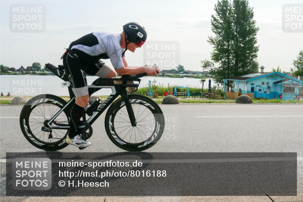 15.06.2025 - 27. Vierlanden-Triathlon H.Heesch http://msf.ph/oto/8016188 15.06.2025 09:12:59 Radfahren 64, 200 meine-sportfotos.de
