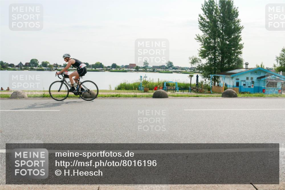 15.06.2025 - 27. Vierlanden-Triathlon H.Heesch http://msf.ph/oto/8016196 15.06.2025 09:13:14 Radfahren 14, 234, 248 meine-sportfotos.de
