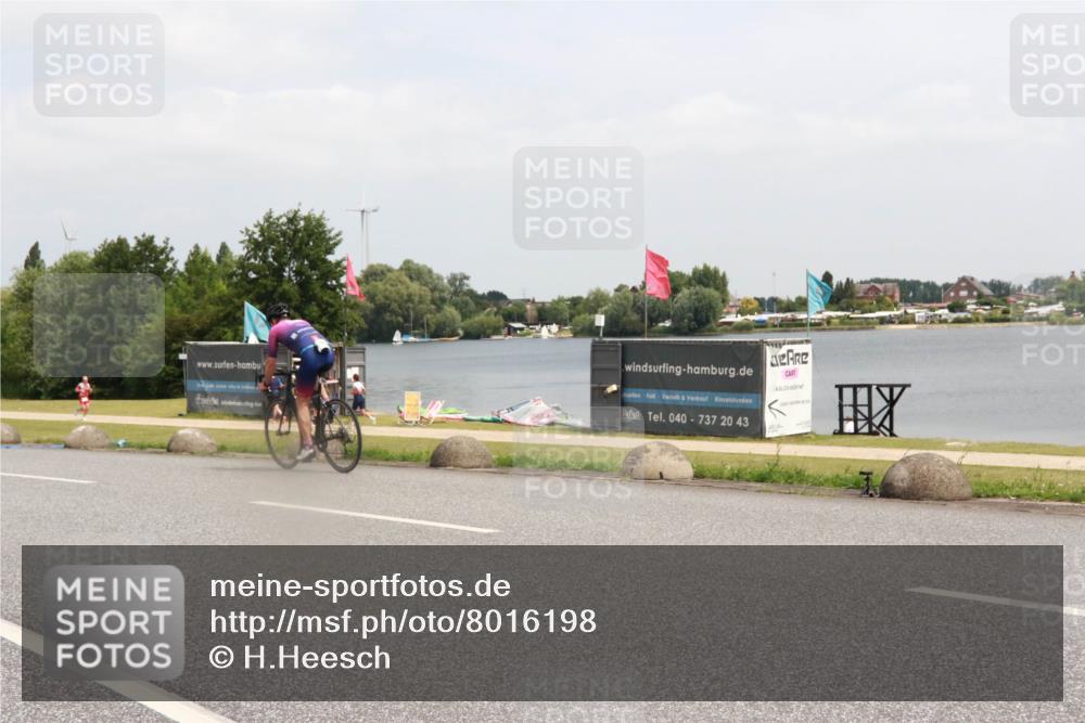 21.06.2025 - 27. Vierlanden-Triathlon H.Heesch http://msf.ph/oto/8016198 15.06.2025 12:04:29 Radfahren 725, 792, 901, 904, 954 meine-sportfotos.de