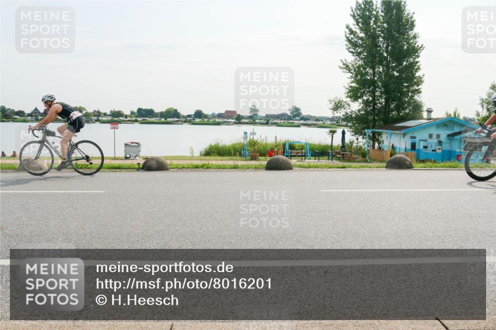 15.06.2025 - 27. Vierlanden-Triathlon H.Heesch http://msf.ph/oto/8016201 15.06.2025 09:13:14 Radfahren 14, 234, 248 meine-sportfotos.de