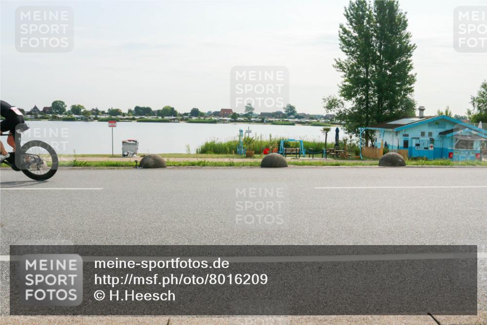 15.06.2025 - 27. Vierlanden-Triathlon H.Heesch http://msf.ph/oto/8016209 15.06.2025 09:13:14 Radfahren 14, 234, 248 meine-sportfotos.de