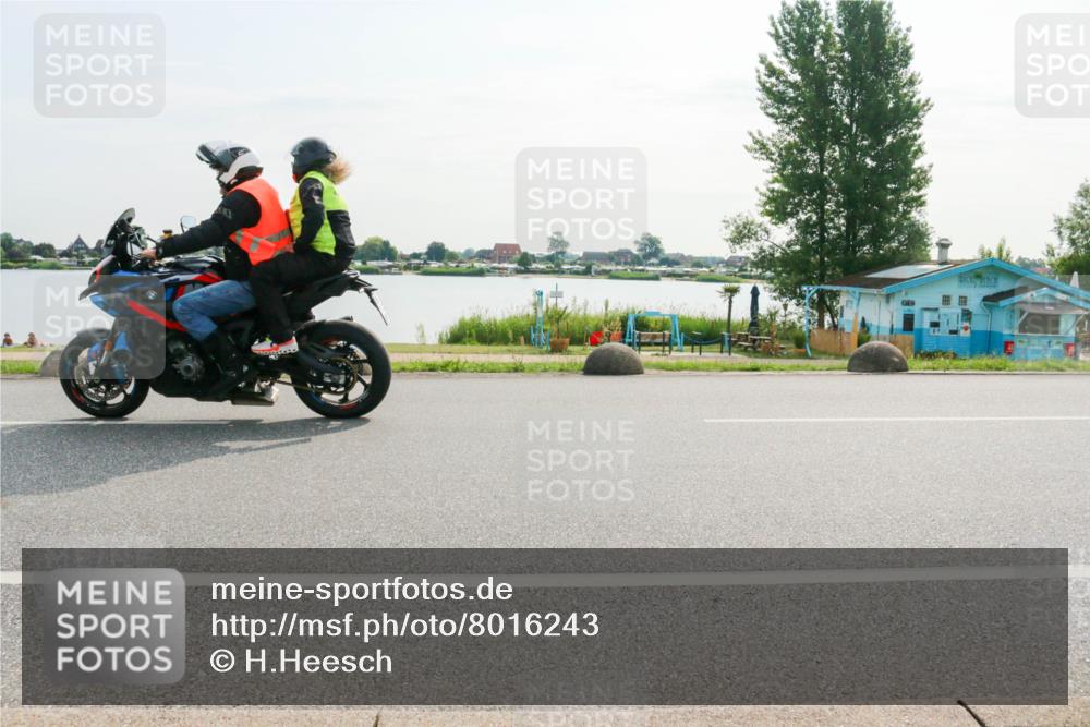 15.06.2025 - 27. Vierlanden-Triathlon H.Heesch http://msf.ph/oto/8016243 15.06.2025 09:13:20 Radfahren 223, 234, 247, 248 meine-sportfotos.de