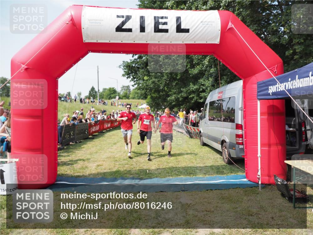 21.06.2025 - 27. Vierlanden-Triathlon MichiJ http://msf.ph/oto/8016246 15.06.2026 11:32:40 Ziel 487, 614 meine-sportfotos.de