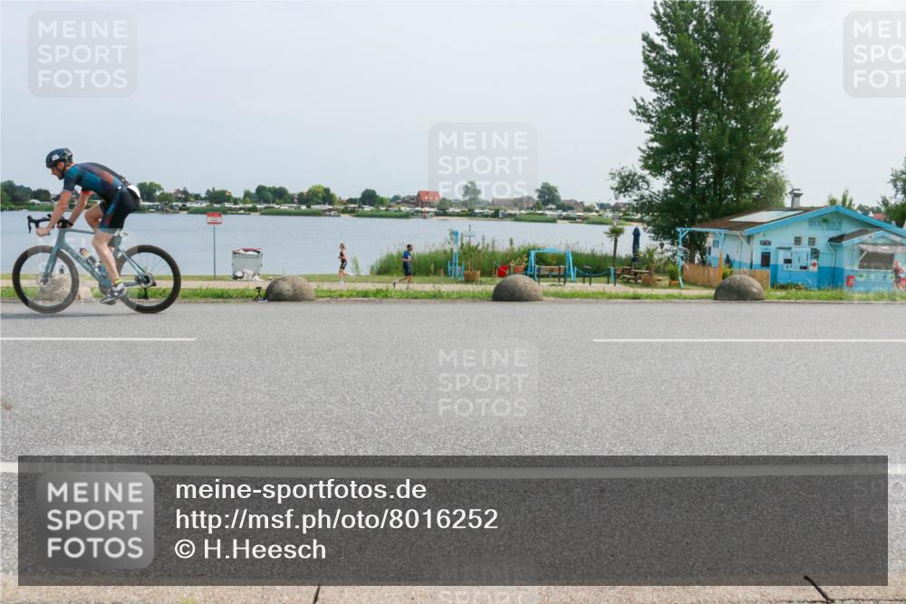 21.06.2025 - 27. Vierlanden-Triathlon H.Heesch http://msf.ph/oto/8016252 15.06.2025 11:56:10 Radfahren 783, 832, 843 meine-sportfotos.de